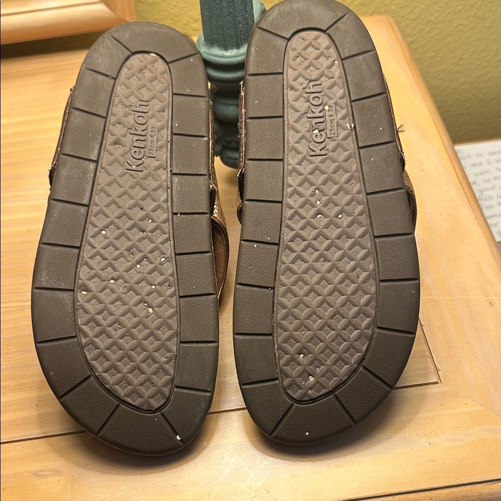 Gold Brown kenkoh flip flops - Picture 6 of 6